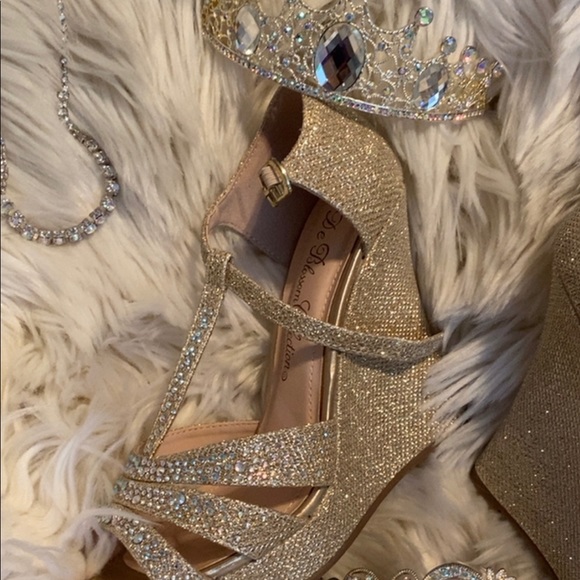 Size 6 new shoes - Picture 2 of 3